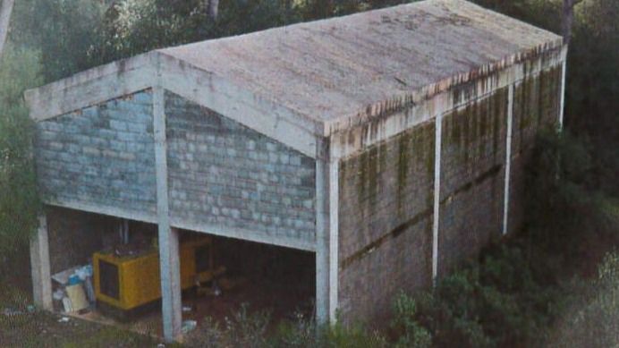 Imagen de la caseta de obra derruida