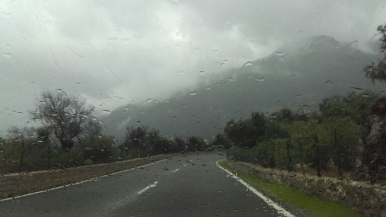 carretera temporal lluvia