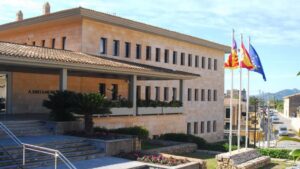 Sede del Ayuntamiento de Calv&iacute;a