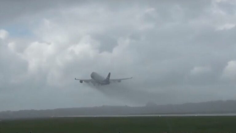avion lluvia