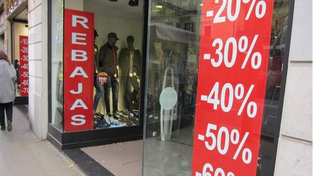 rebajas tienda comercio escaparate