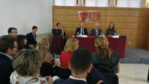 Ana Zorita, Responsable de Formaci&oacute;n de THB College, Francisco Miralles, presidente de THB hotels y el Dr. Felipe Moreno