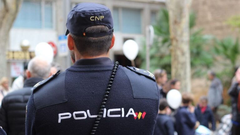 policía