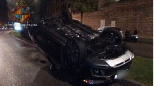 coche volcado palma