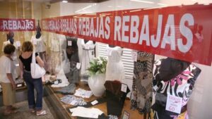 rebajas tienda comercio escaparate
