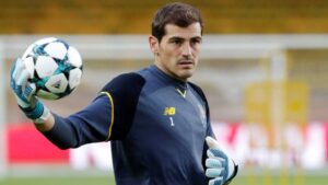 El portero Iker Casillas en un entrenamiento con el Oporto