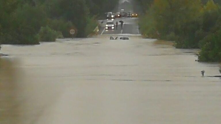 Carretera cortada lluvias