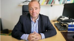 Martorell nos recibe en su despacho de la UIB