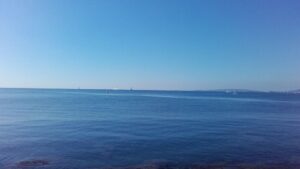 mar en calma sol buen tiempo