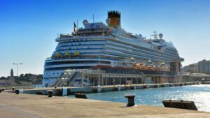 Imagen de crucero atracado en el Puerto de Palma