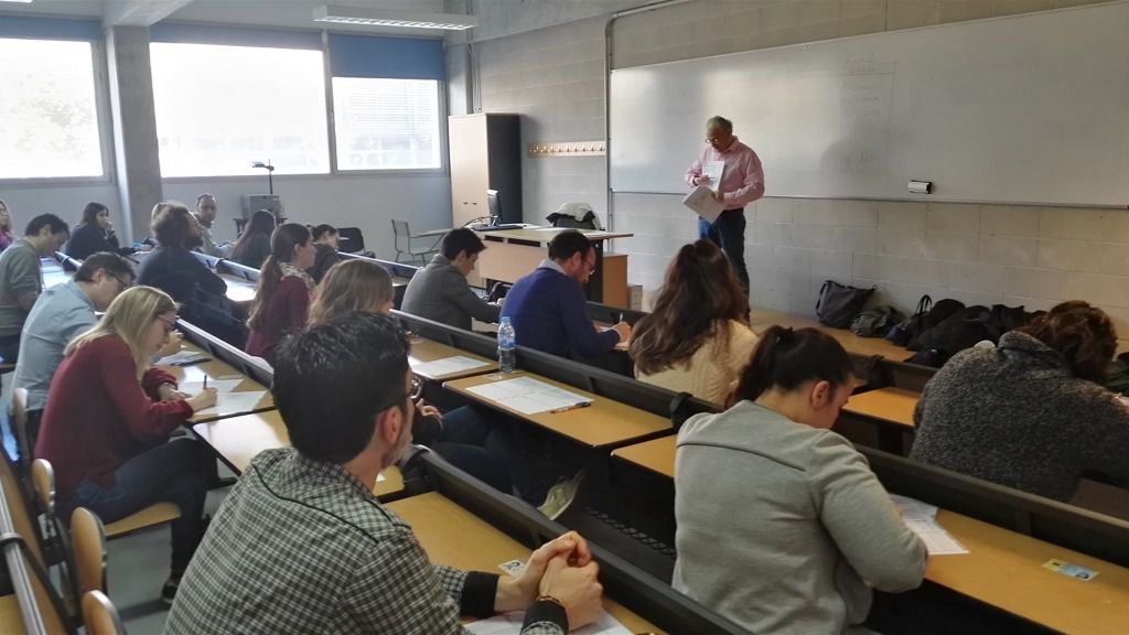 (Imagen de archivo: examen de oposiciones en la UIB)