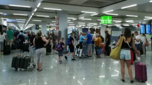 aeropuerto turismo palma son sant joan maletas