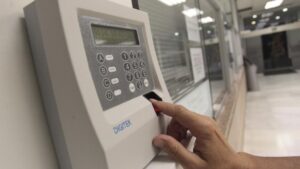 fichar en el trabajo