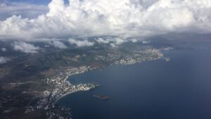 mal tiempo avion nubes
