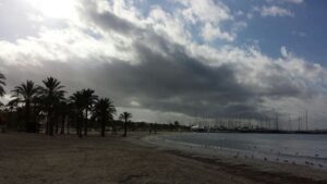 nubes mal tiempo mar