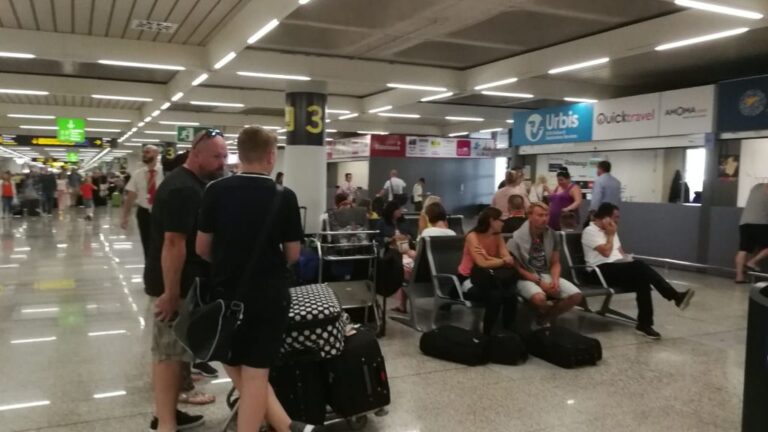 aeropuerto son sant joan turista