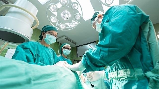 cirugía quirófano médico hospital clínica intervención operación
