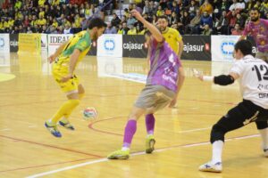 www.mallorcadiario.com_galerias-noticias_galerias_527909_JanParasoInterioryelPalmaFutsal_11_
