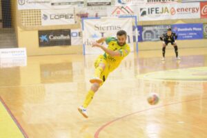 www.mallorcadiario.com_galerias-noticias_galerias_527909_JanParasoInterioryelPalmaFutsal_17_