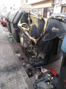 www.mallorcadiario.com_galerias-noticias_galerias_528239_contenedoresincendioarenal_5_