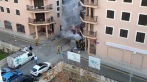 www.mallorcadiario.com_galerias-noticias_galerias_528239_contenedoresincendioarenal_7_