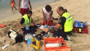 socorristas rescate playa