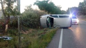 coche volcado accidente