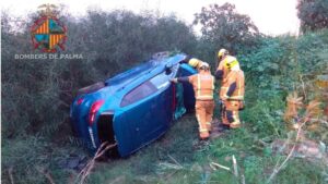 Uno de los turismo accidentados, en sentido Inca