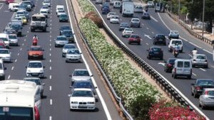 via cintura atascos coches