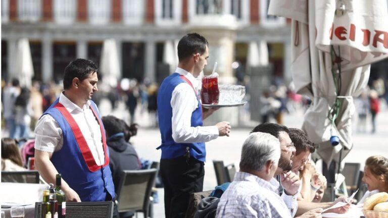 camarero sector servicios trabajo