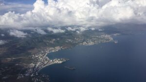 mal tiempo avion nubes