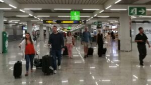aeropuerto son sant joan turista