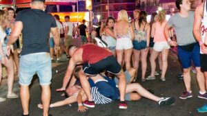 Magaluf fiesta j&oacute;venes