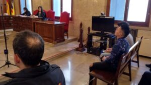 acusados tirar por la ventana