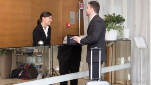 recepcion hotel trabajo turismo trabajador