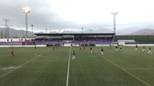 f&uacute;tbol campo partido jugadores