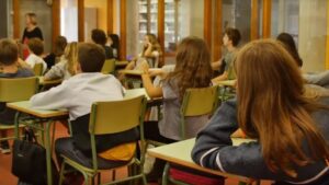 aula clase escuela jovenes