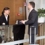 recepcion hotel trabajo turismo trabajador