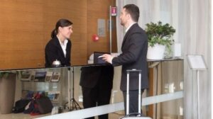 recepcion hotel trabajo turismo trabajador