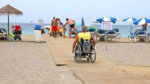 turismo accesible playa silla de ruedas