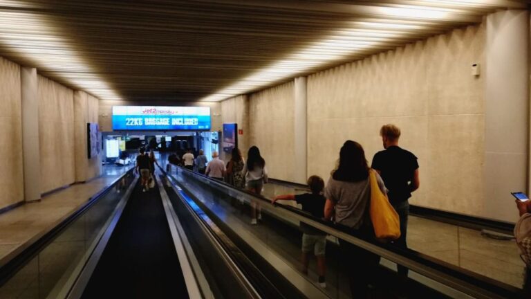 aeropuerto son sant joan turista