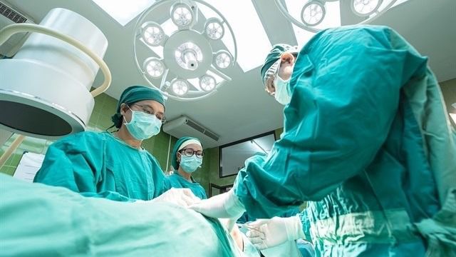 cirugía quirófano médico hospital clínica intervención operación
