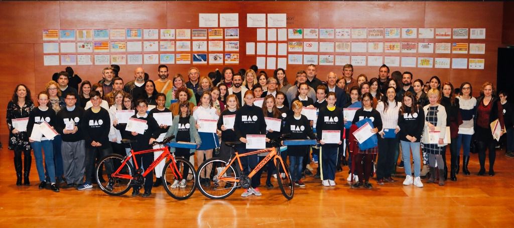 500 niños en la entrega de premios del Parlament