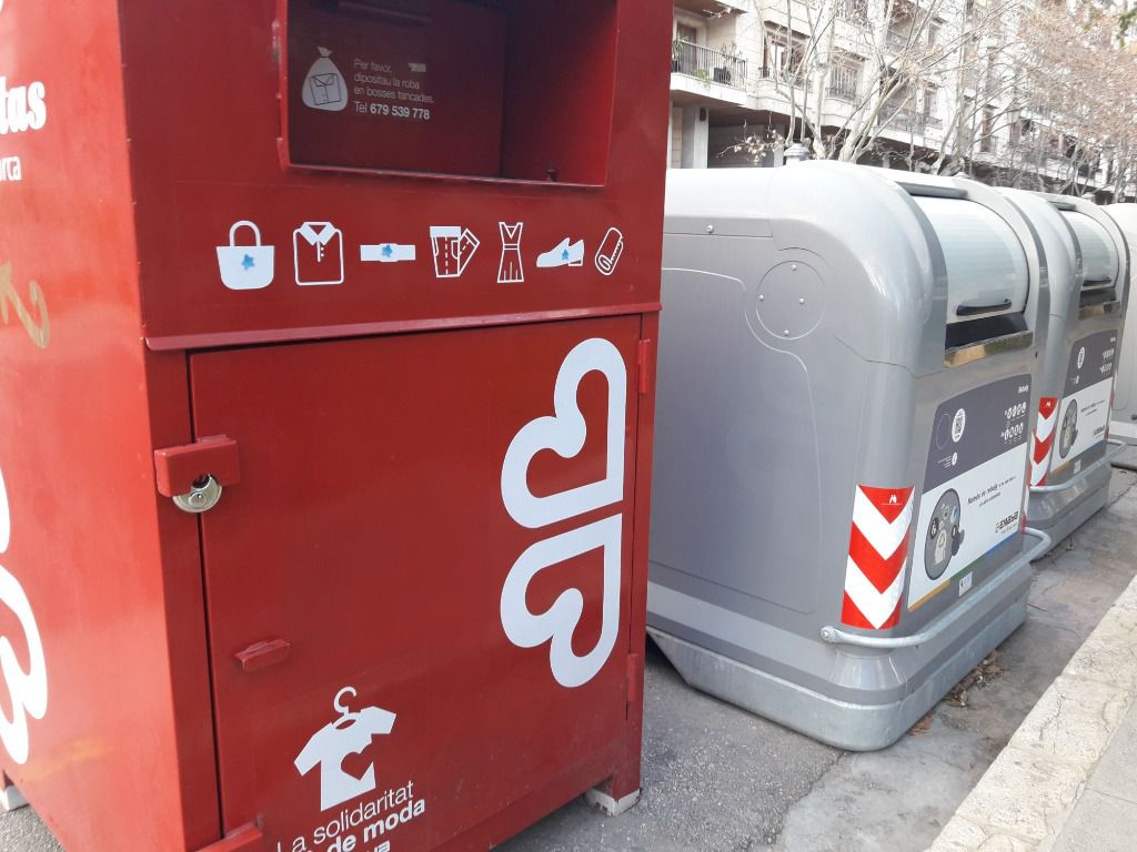 contenedor caritas