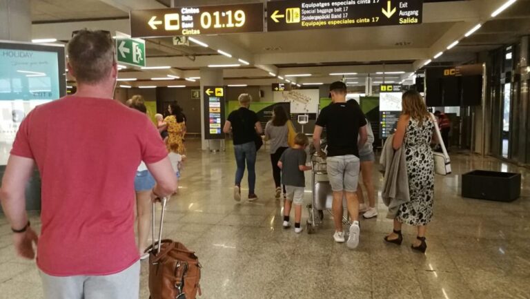 aeropuerto son sant joan turista