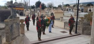 homenaje en el cementerio de Petra