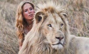 Mia y el le&oacute;n blanco