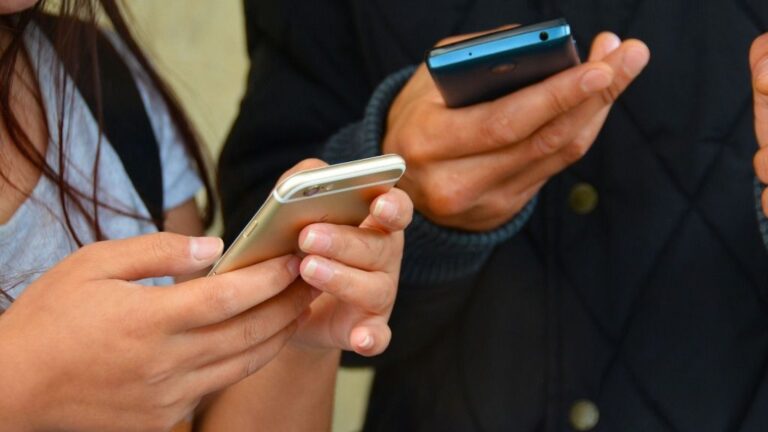 redes sociales moviles
