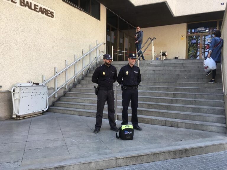 policias
