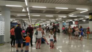 aeropuerto son sant joan turista